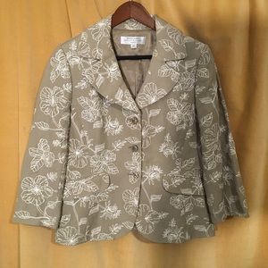 Tahari Arthur S Levine Embroidered Blazer. Size 10P